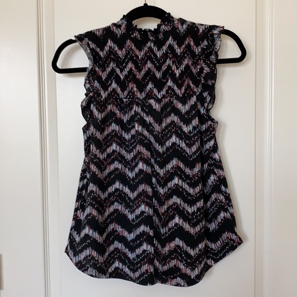 Cute chevron smocked top flutter sleeves sz S - Picture 2 of 4